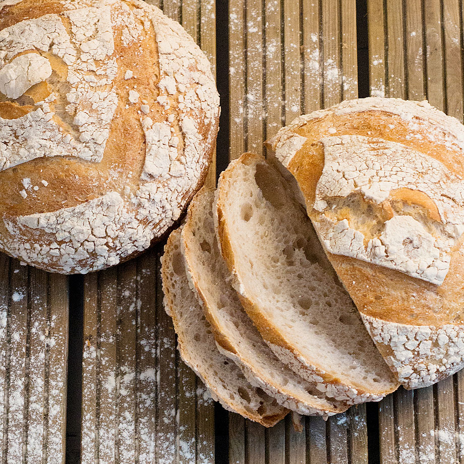 white-sourdough-bread-rolls.jpg